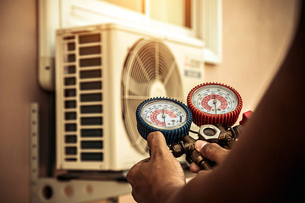 Professional Ac Installation technician working in Linn Grove, IA